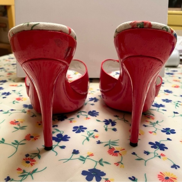 Betsey Johnson Valentine Red Patent Women's Platform Heels - 8.5 - Picture 3 of 7